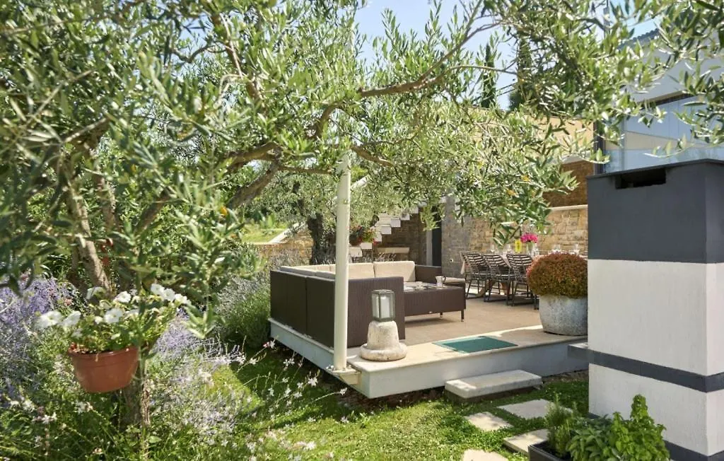 Beautiful Villa Monte Residence With Pool Momjan